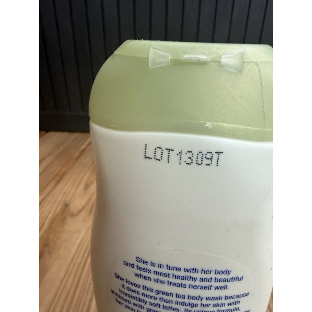 RARE Vintage 2008 Johnson's Body Care Feeling Healthy Green Tea Body Wash 20.3oz